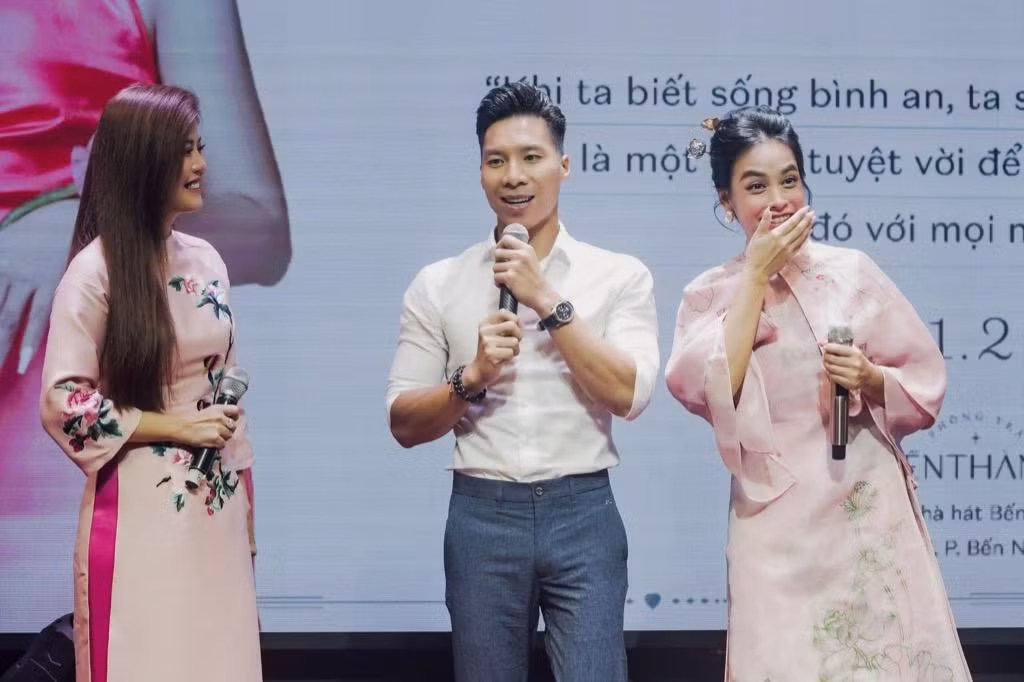 Ngọc Mai bên cạnh ông xã Quốc Nghiệp