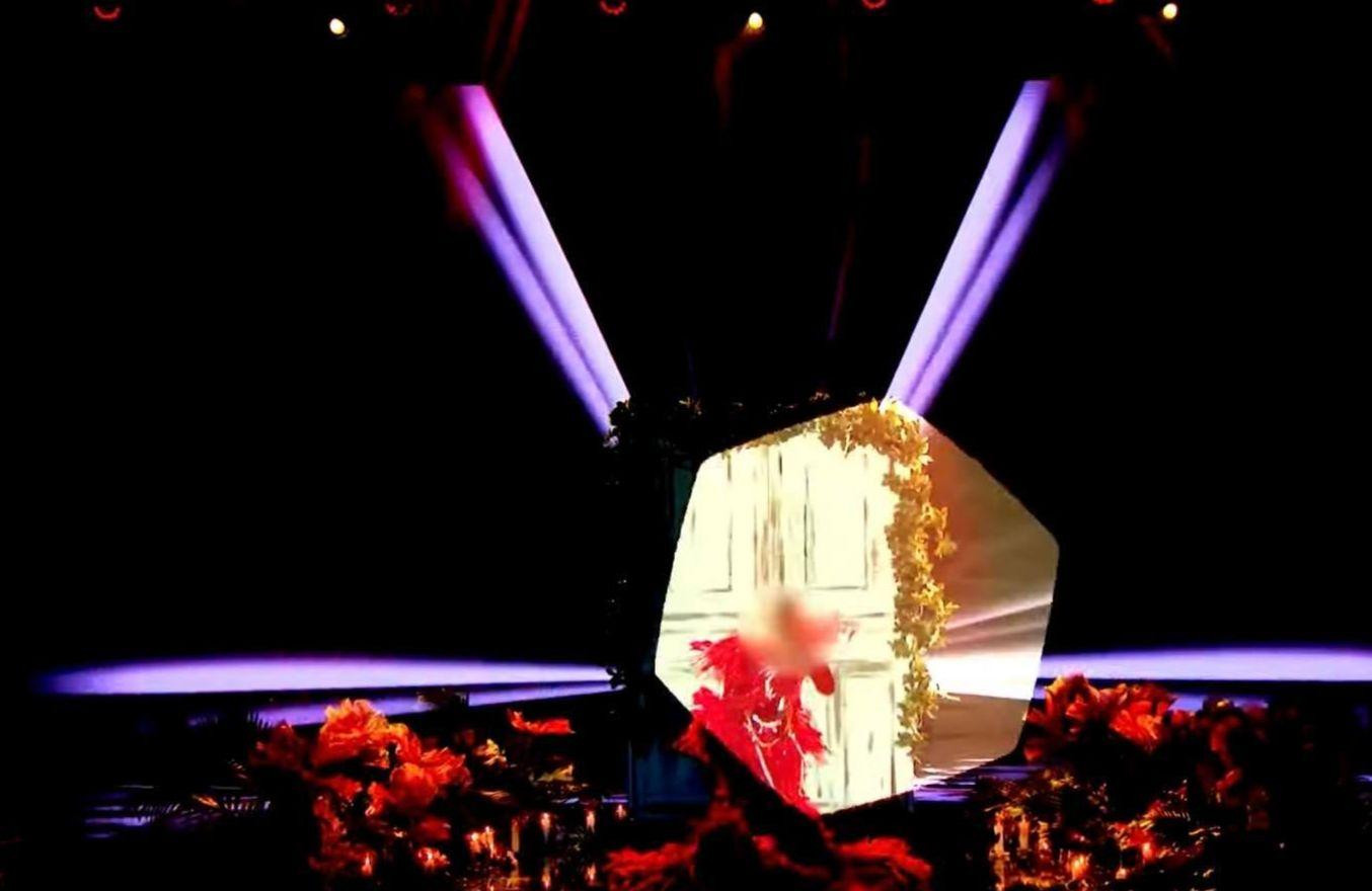 Khoảnh khắc làm rơi mặt nạ của Phượng Hoàng Lửa Khoảnh khắc làm rơi mặt nạ của Phượng Hoàng Lửa