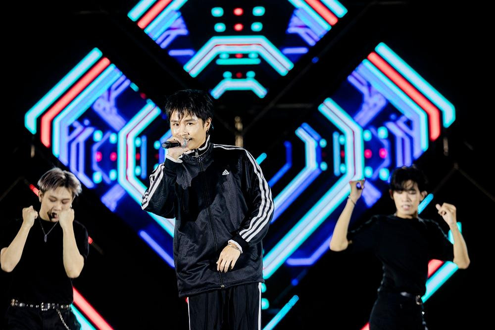 Tăng Duy Tân trình diễn loạt ca khúc: Bên Trên Tầng Lầu, Ngây Thơ, Tình Đầu, Không Phai Tăng Duy Tân trình diễn loạt ca khúc: Bên Trên Tầng Lầu, Ngây Thơ, Tình Đầu, Không Phai