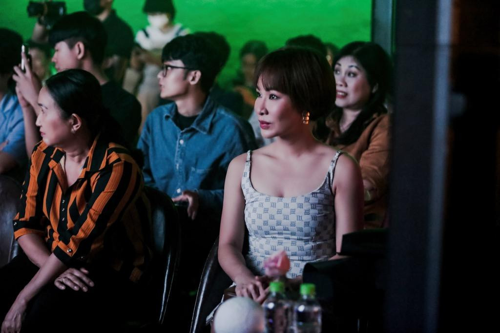 "Báo Mắt Biếc" Uyên Linh đến chúc mừng Ngọc Mai "Báo Mắt Biếc" Uyên Linh đến chúc mừng Ngọc Mai