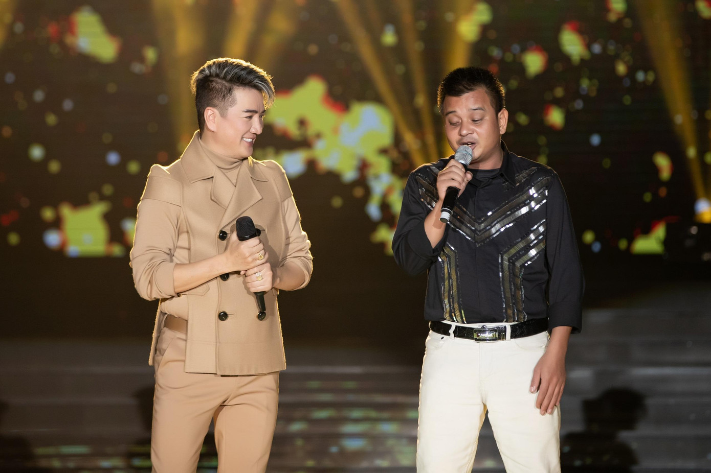 Đàm Vĩnh Hưng và anh Phạm Bá Hồng Đàm Vĩnh Hưng và anh Phạm Bá Hồng