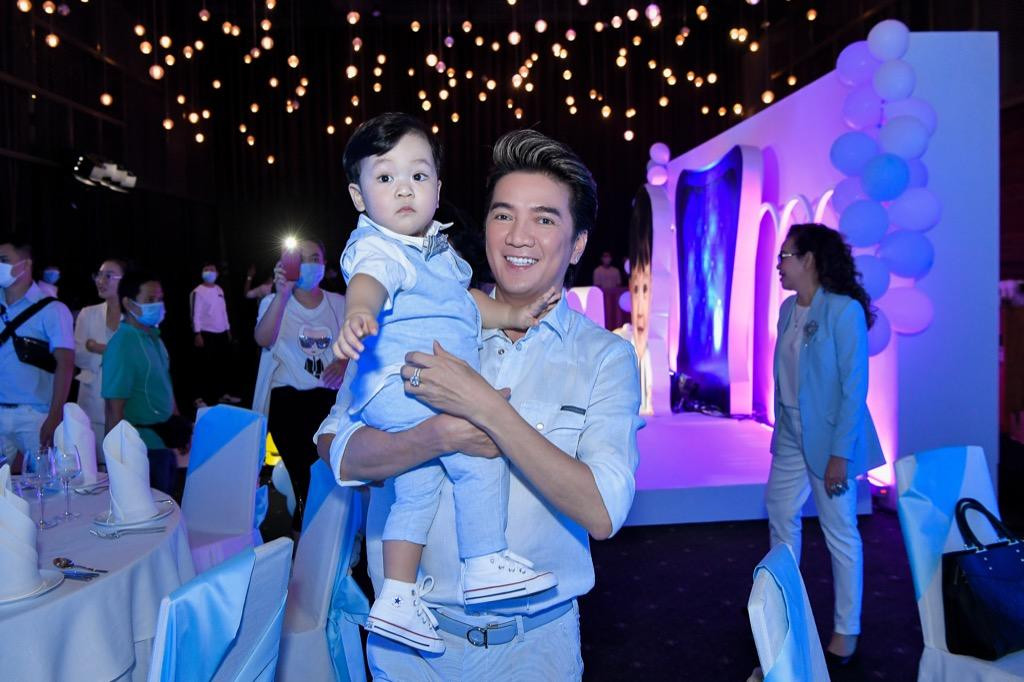 Đàm Vĩnh Hưng và con trai Polo Huỳnh