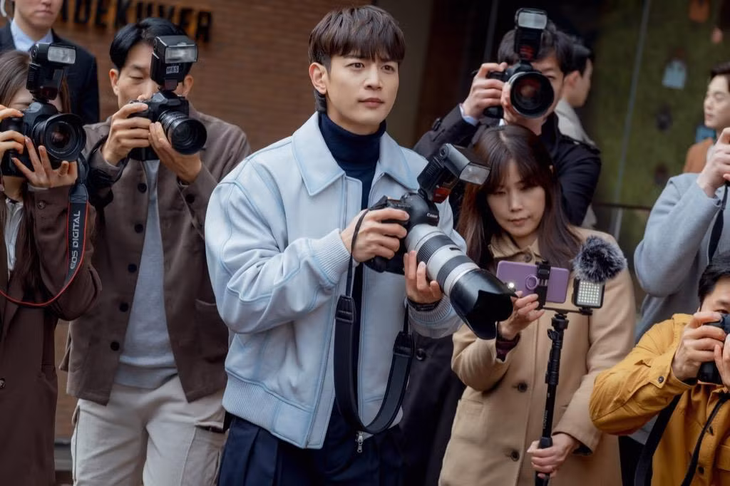 Minho (SHINee) trở thành nhiếp ảnh gia trong ngành thời trang