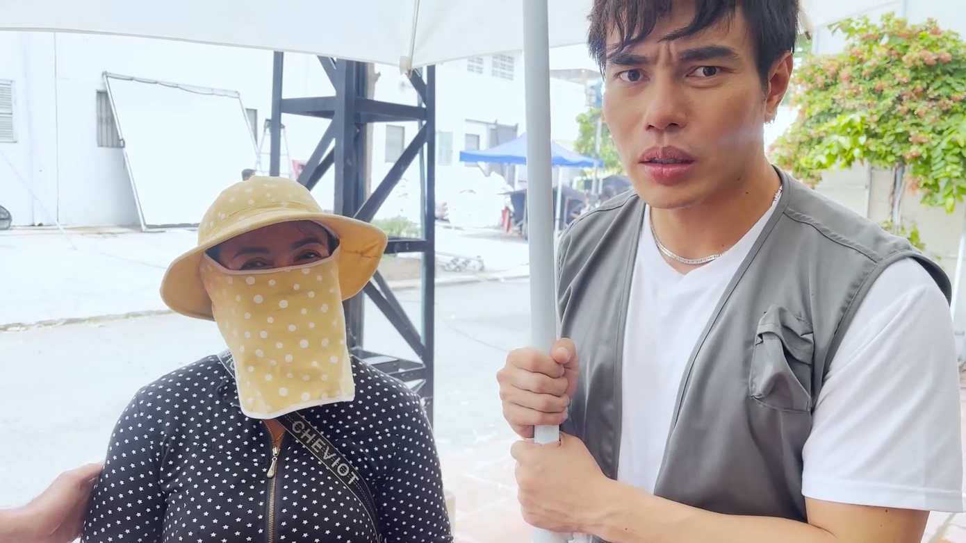 Dương Lâm và mẹ tại bối cảnh quay Dương Lâm và mẹ tại bối cảnh quay