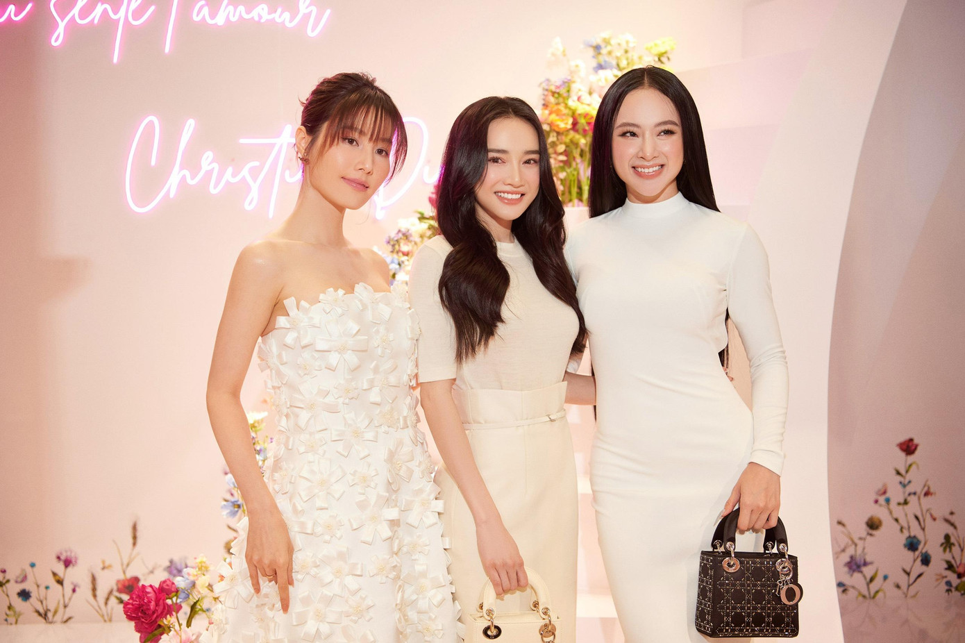 Diễm My 9x - Nhã Phương - Angela Phương Trinh đọ sắc trong cùng một khung hình