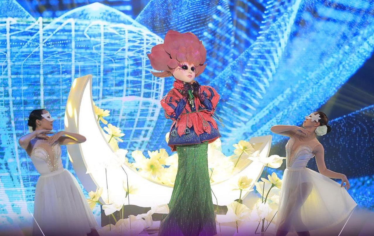 Danh tính của O Sen là ẩn số lớn nhất của The Masked Singer Vietnam.