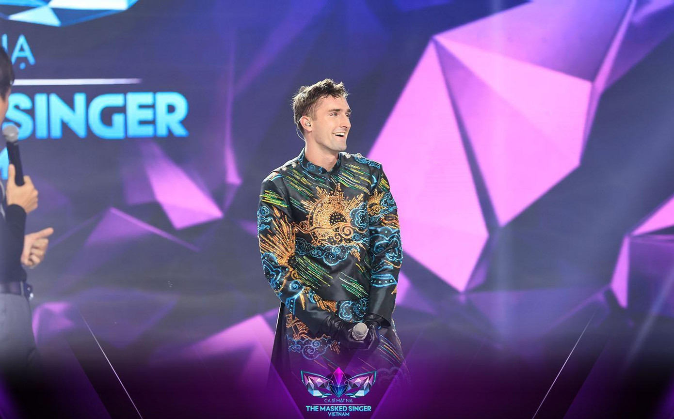 Hayd mặc áo dài trên sân khấu The Masked Singer Vietnam. Hayd mặc áo dài trên sân khấu The Masked Singer Vietnam.