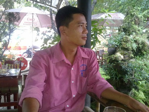 Anh Nguyễn Duy Bảo Châu kể lại câu chuyện cho chúng tôi nghe. Bài viết: http://news.zing.vn/Chang-trai-to-chuc-dam-cuoi-du-nguoi-yeu-sap-mat-post356327.html#home_cate.tinchinh Nguồn Zing News 