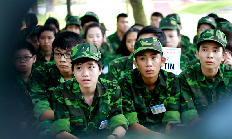 Lắng nghe sự giới thiệu của giảng viên