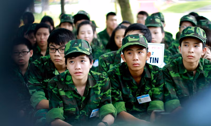 Lắng nghe sự giới thiệu của giảng viên