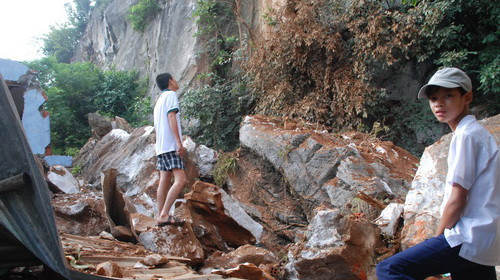 Vụ lở núi kinh hoàng xảy ra tại ngọn Mộc Sơn (một trong 5 ngọn ở khu danh thắng Ngũ Hành Sơn, TP Đà Nẵng) - Ảnh: Hữu Khá. Vụ lở núi kinh hoàng xảy ra tại ngọn Mộc Sơn (một trong 5 ngọn ở khu danh thắng Ngũ Hành Sơn, TP Đà Nẵng) - Ảnh: Hữu Khá