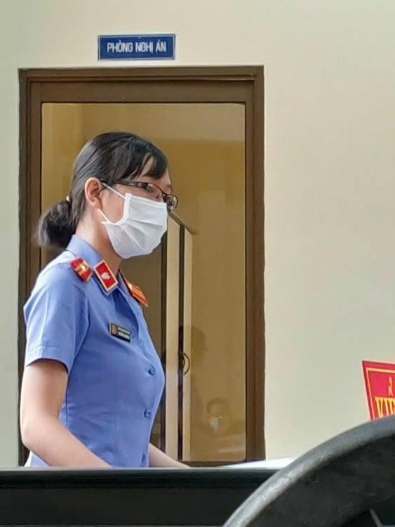 Đại diện Viện KSND quận 5 tại phiên tòa. Ảnh: Tân Châu