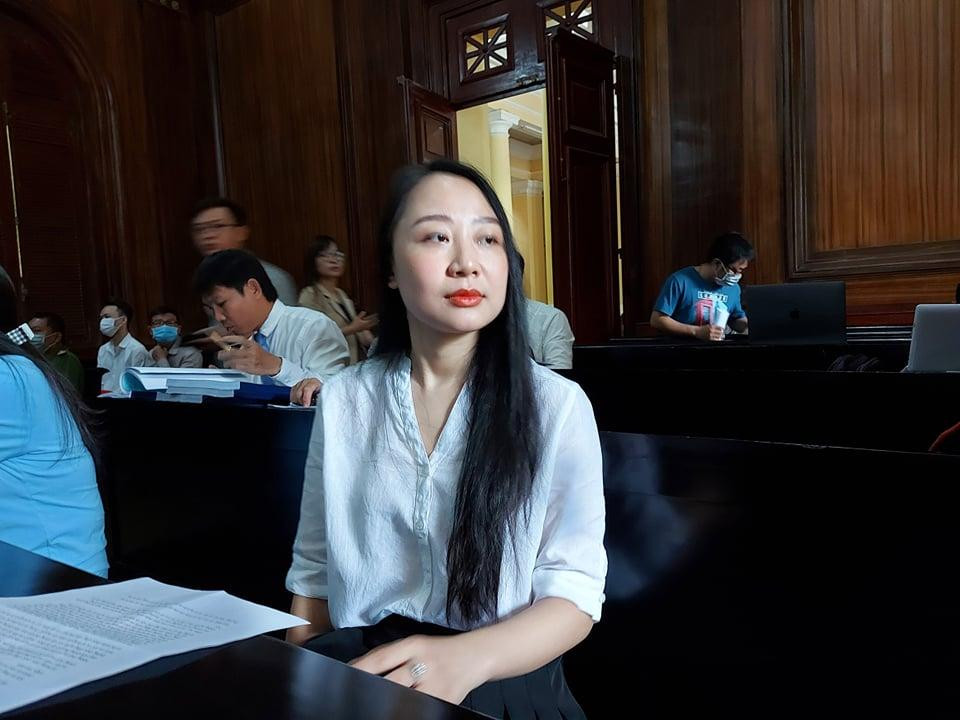 Nữ tiếp viên hàng không Nguyễn Thị Bích Hường tại phiên tòa sáng nay 22/4.