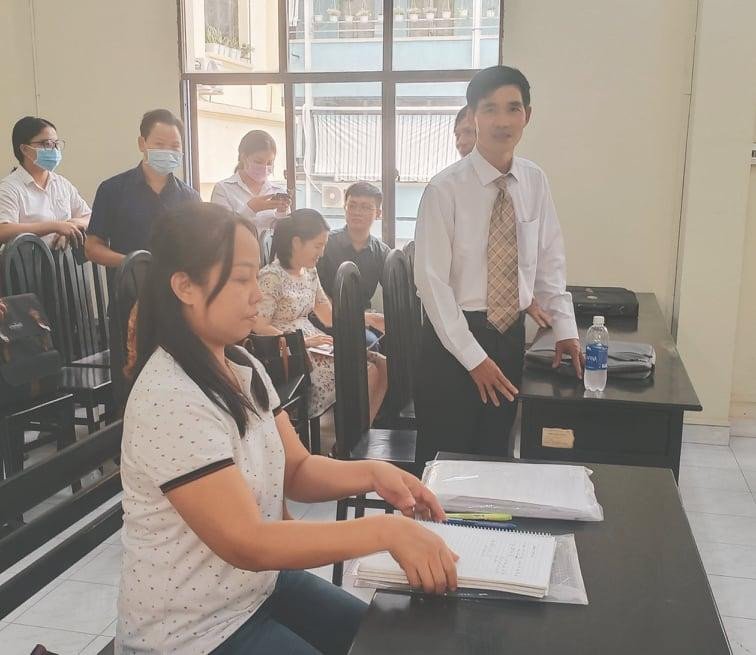 Nguyên đơn tại phiên tòa. Ảnh: Tân Châu.