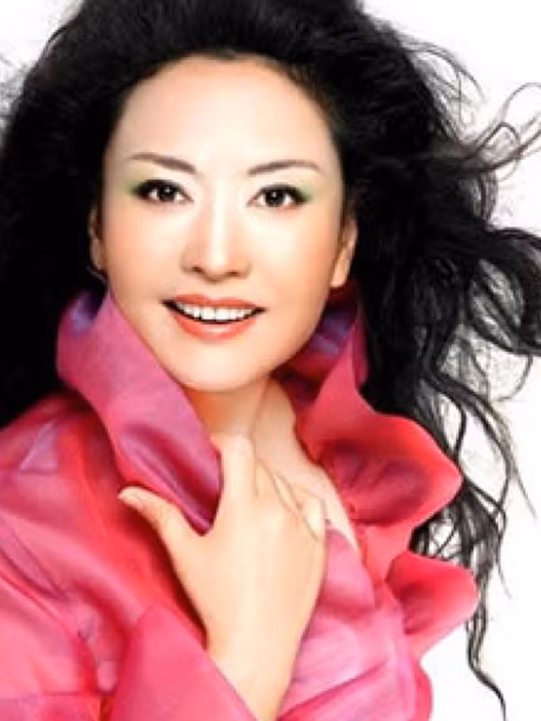 Phu nhân Phó chủ tịch nước Tập Cận Bình, bà Bành Lệ Viên (Viện)