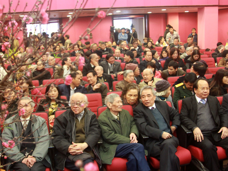 Lễ kết nạp diễn ra trong không khí Xuân Nhâm Thìn sắp tới