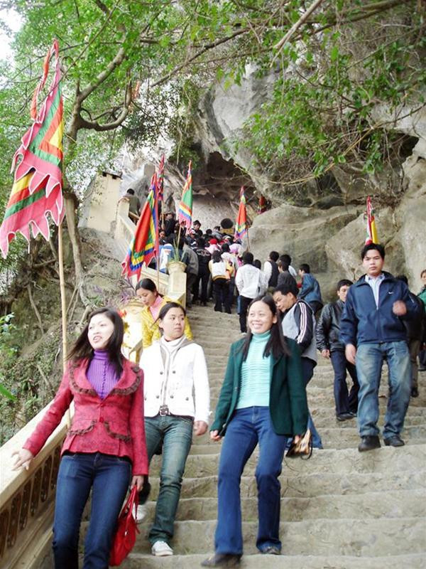 Lên núi Chùa Tiên xin lộc