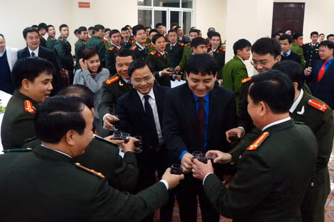 Anh Nguyễn Đắc Vinh chúc tết cán bộ chiến sĩ Bộ Tư lệnh cảnh vệ
