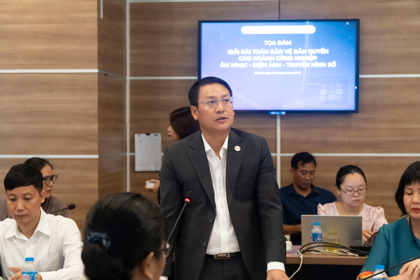 Ông Vũ Kiêm Văn, Phó Chủ tịch - Tổng thư ký Hội truyền thông số Việt Nam (VDCA) - khẳng định vấn đề bảo vệ bản quyền nội dung hiện nay đang gặp khó. Ông Vũ Kiêm Văn, Phó Chủ tịch - Tổng thư ký Hội truyền thông số Việt Nam (VDCA) - khẳng định vấn đề bảo vệ bản quyền nội dung hiện nay đang gặp khó.