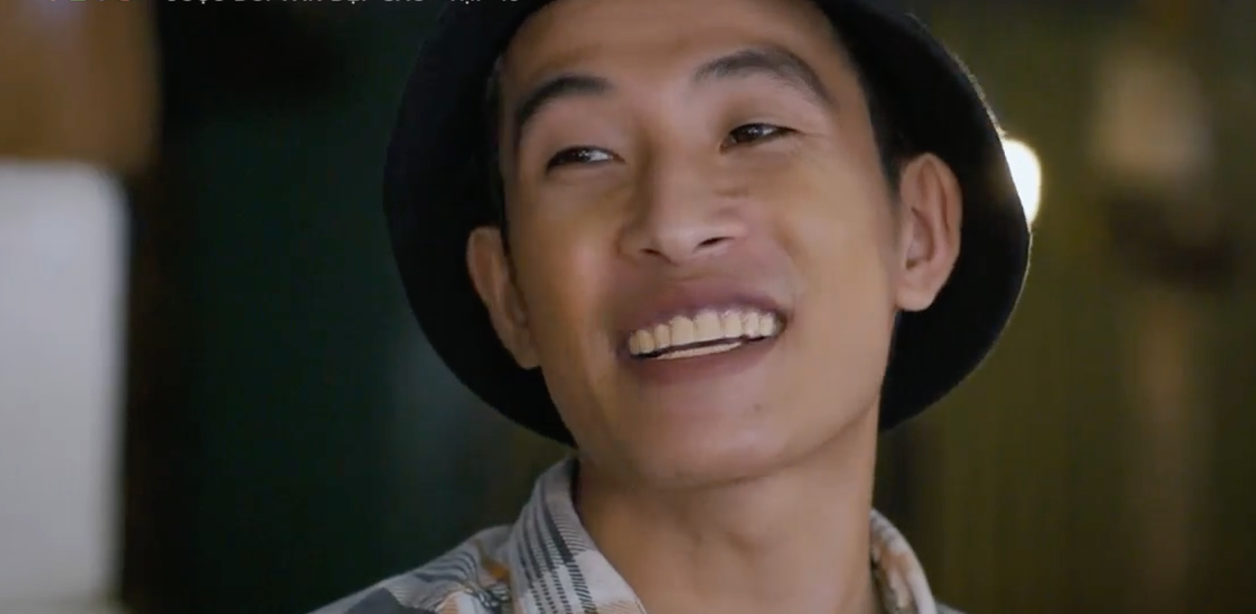 Bát (Tuấn Anh) được ra tù sớm vì cải tạo tốt. Ảnh: CMH.