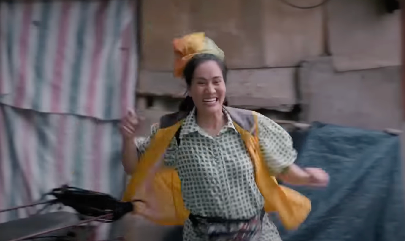 Bình (Minh Cúc) hạnh phúc báo tin có bầu với người yêu. Ảnh: CMH.