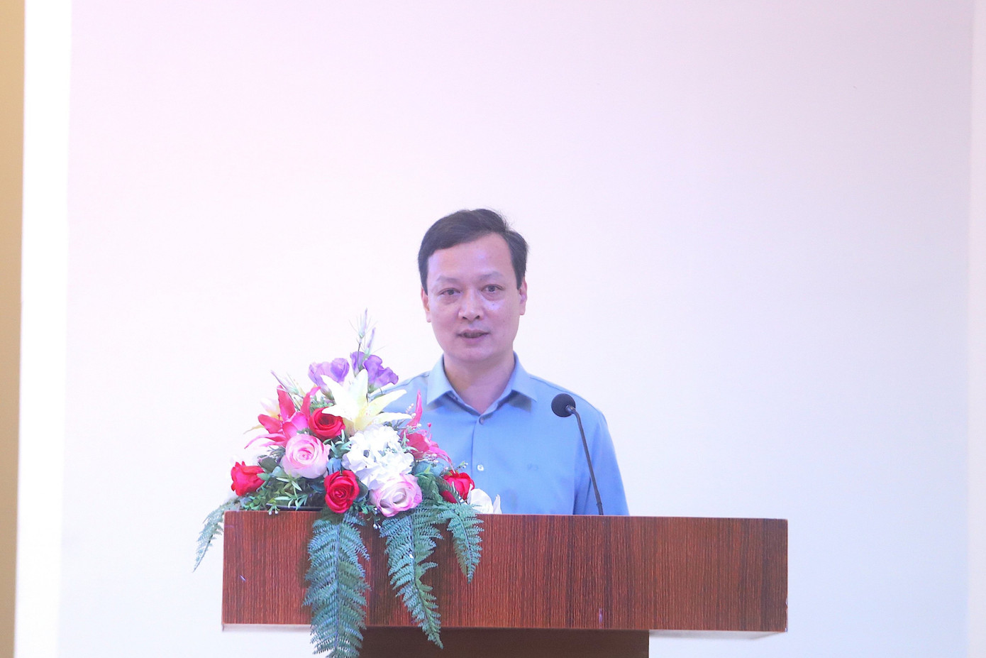 Ông Trần Văn Hà, Giám đốc Trung tâm Thông tin Triển lãm Hà Nội phát biểu phát động hai cuộc thi sáng 10/5. Ảnh: Minh An.