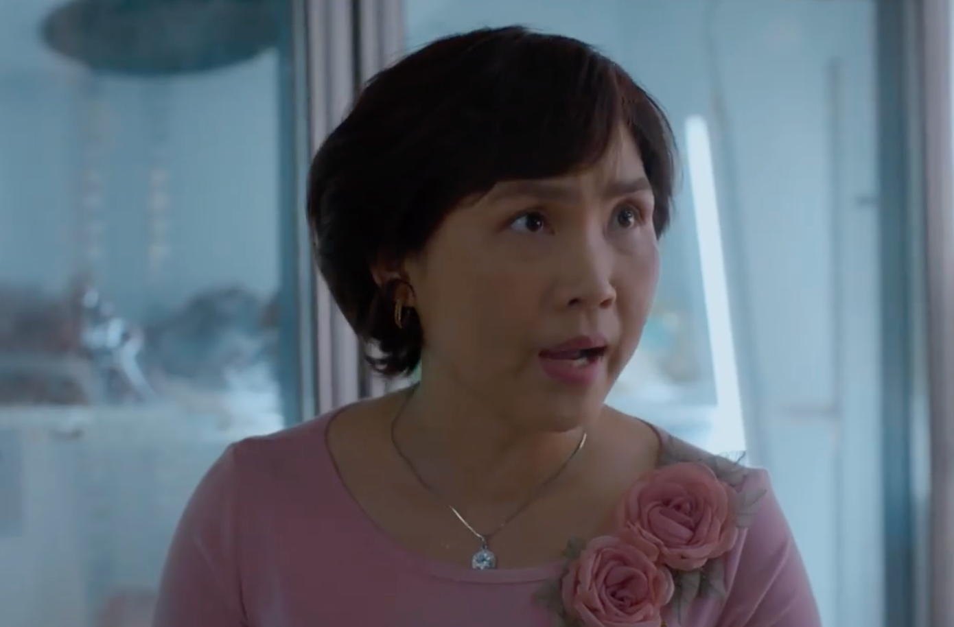 Hòa (Anh Thơ) dặn Luyến (Thanh Hương) &quot;tỉnh táo&quot; trước chuyện của bố con Lưu (NSƯT Hoàng Hải). Ảnh: CMH.