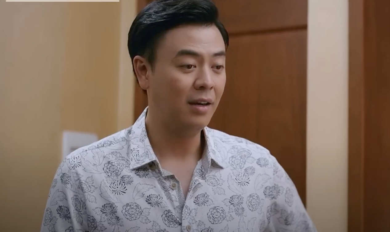 Nghĩa (Tuấn Tú) phải thực hiện vật lý trị liệu do mang vác vật nặng. Ảnh: CMH. Nghĩa (Tuấn Tú) phải thực hiện vật lý trị liệu do mang vác vật nặng. Ảnh: CMH.