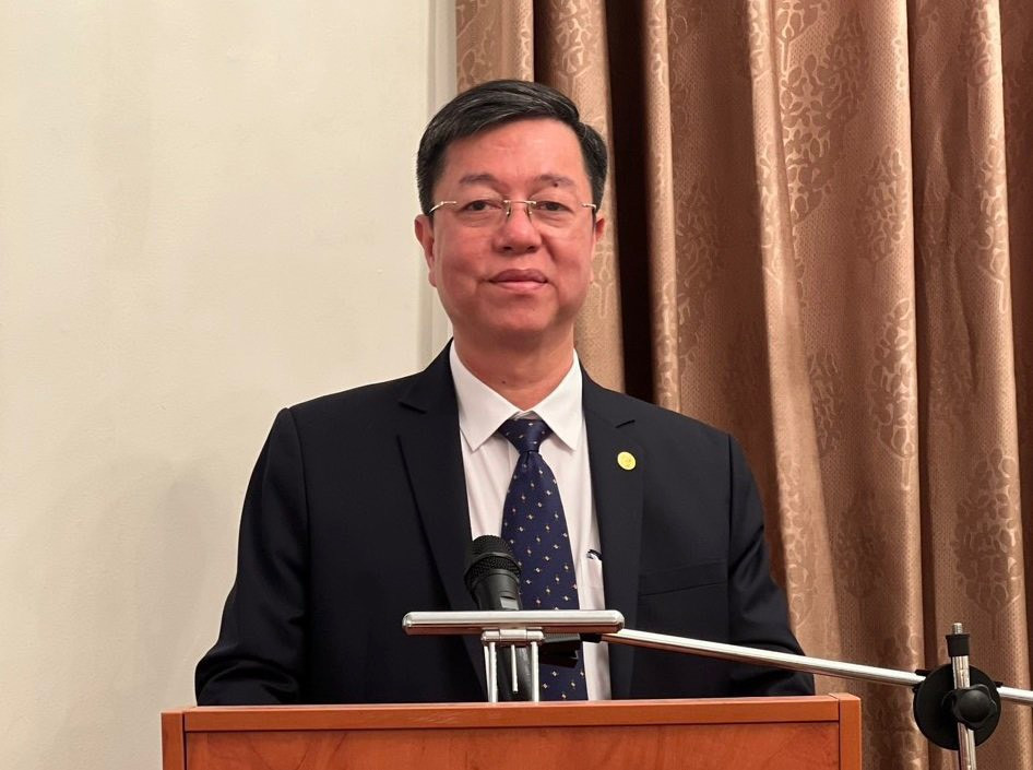 PGS.TS Vũ Trọng Lâm - Giám đốc, Tổng Biên tập NXB Chính trị quốc gia Sự thật - phát biểu tại buổi giới thiệu sách Việt Nam - Quê hương thứ hai của tôi.