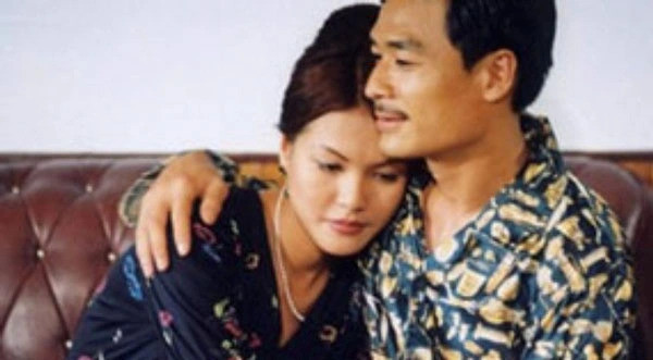 Bộ phim Vị tướng tình báo và hai bà vợ lấy cảm hứng từ tiểu thuyết Ông tướng tình báo và hai bà vợ của nhà văn Nguyễn Trần Thiết. Bộ phim Vị tướng tình báo và hai bà vợ lấy cảm hứng từ tiểu thuyết Ông tướng tình báo và hai bà vợ của nhà văn Nguyễn Trần Thiết.