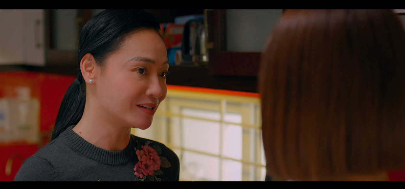 Mẹ Tú thích con dâu tương lai. Ảnh: VFC.