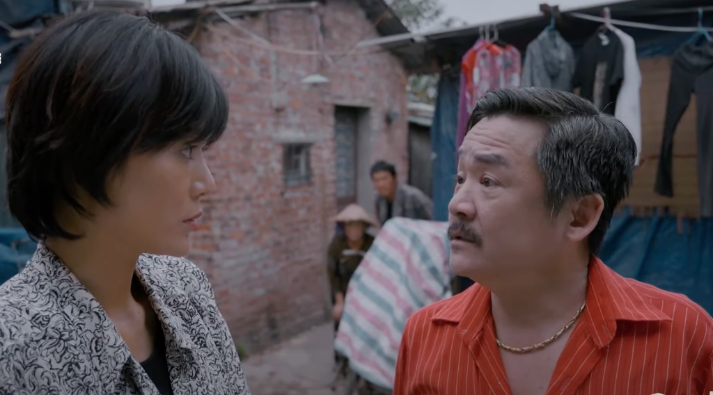 Nghĩa (Thanh Dương) không vui khi biết Luyến (Thanh Hương) sống chung với mẹ chồng cũ. Ảnh: CMH.