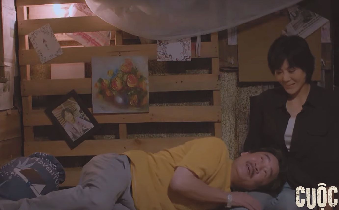 Nghĩa (Thanh Dương) tán tỉnh quá nhiệt tình khiến khán giả nghi ngờ. Ảnh: CMH.