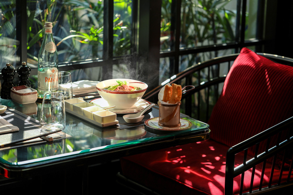 Món phở bò có giá 280.000 đồng mà các cô gái BlackPink thưởng thức. Ảnh: Backstage