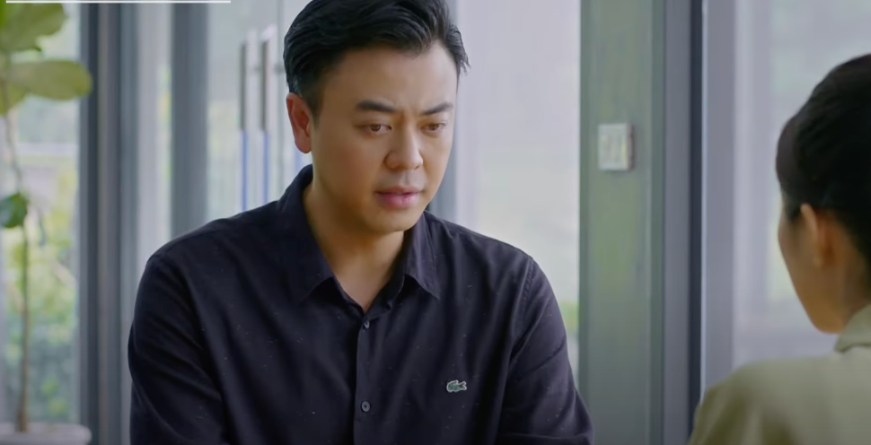 Nghĩa (Tuấn Tú) giải thích lý do chưa thông báo chuyện về Hiếu (Duy Khánh). Ảnh: CMH.