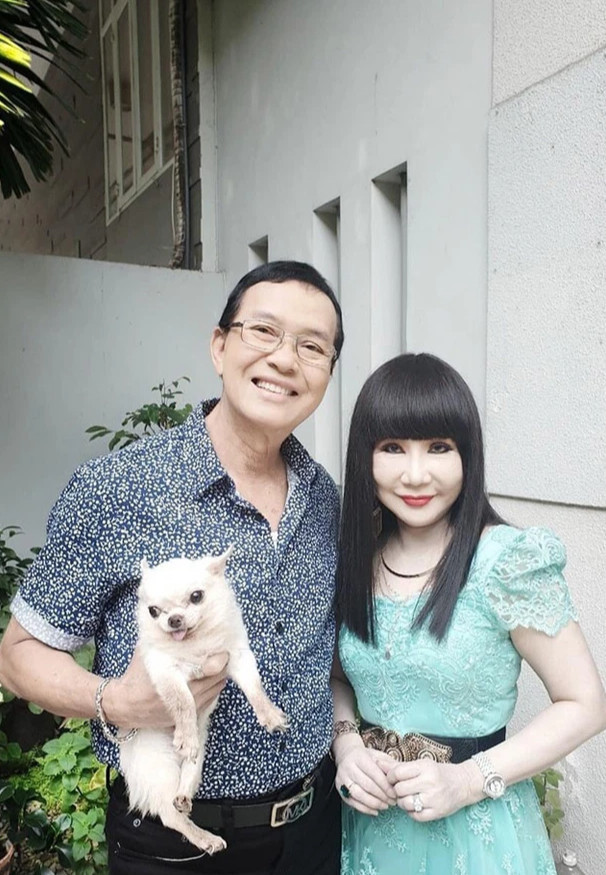 Hơn 50 năm bên nhau, nghệ sĩ Thanh Kim Huệ từng tiết lộ bà cùng chồng nhiều lần "gương vỡ lại lành ". Hơn 50 năm bên nhau, nghệ sĩ Thanh Kim Huệ từng tiết lộ bà cùng chồng nhiều lần "gương vỡ lại lành ".