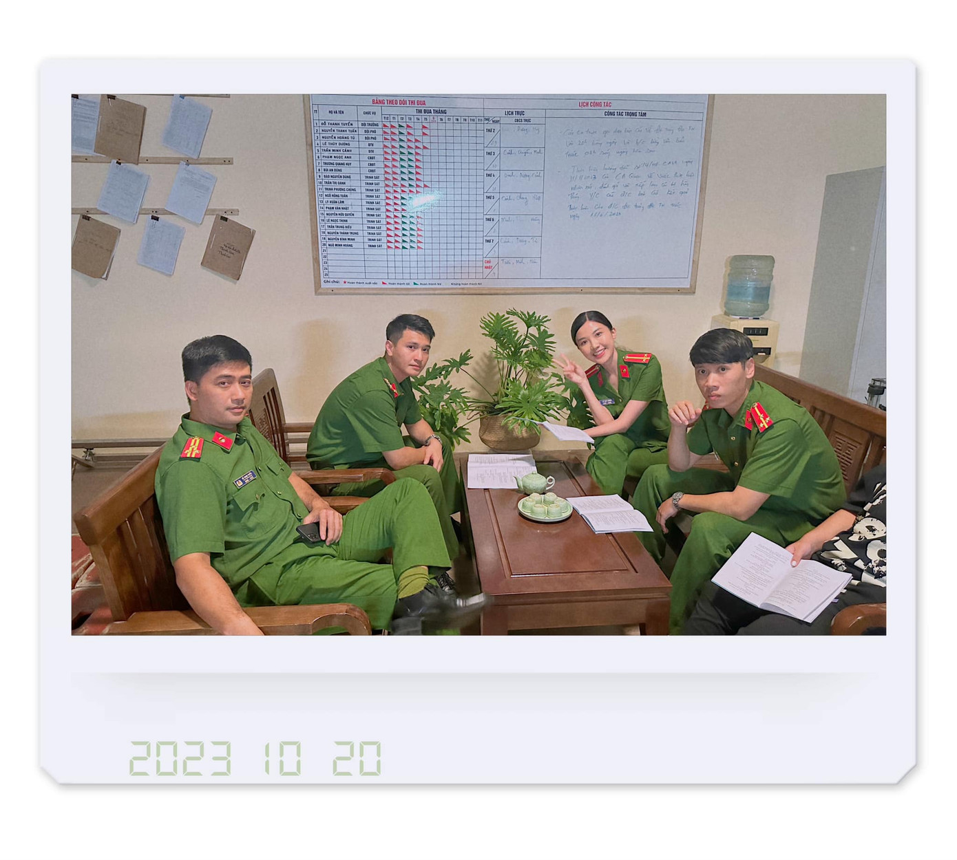 Các diễn viên chia sẻ nhiều hình ảnh hậu trường vào ngày đóng máy. Các diễn viên chia sẻ nhiều hình ảnh hậu trường vào ngày đóng máy.