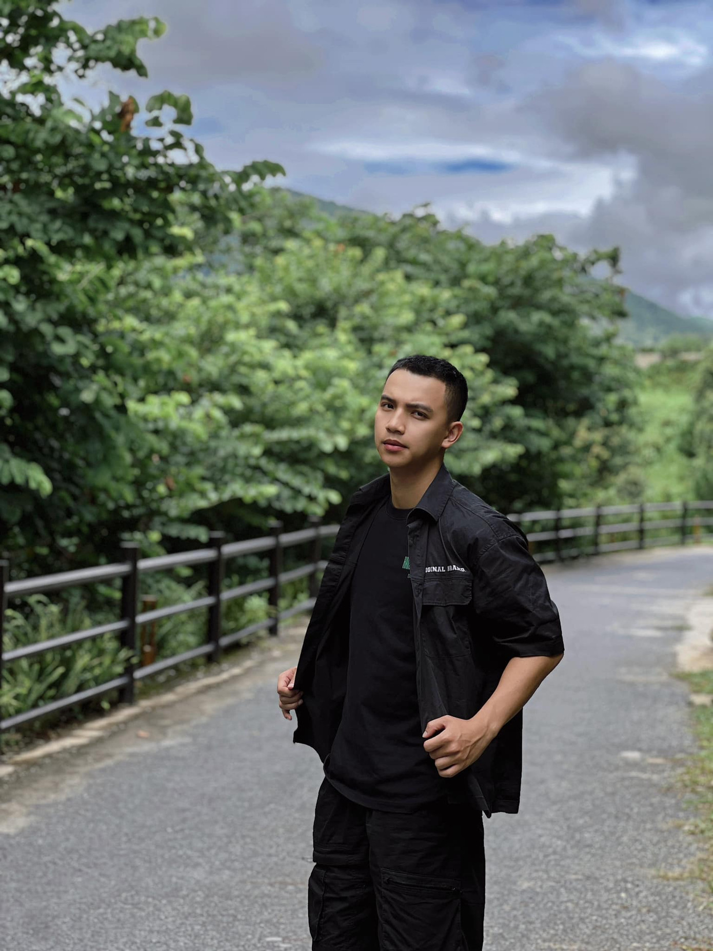 Việt Hoàng chủ động cắt tóc ngắn, phơi nắng để phù hợp với nhân vật. Ảnh NVCC. Việt Hoàng chủ động cắt tóc ngắn, phơi nắng để phù hợp với nhân vật. Ảnh NVCC.