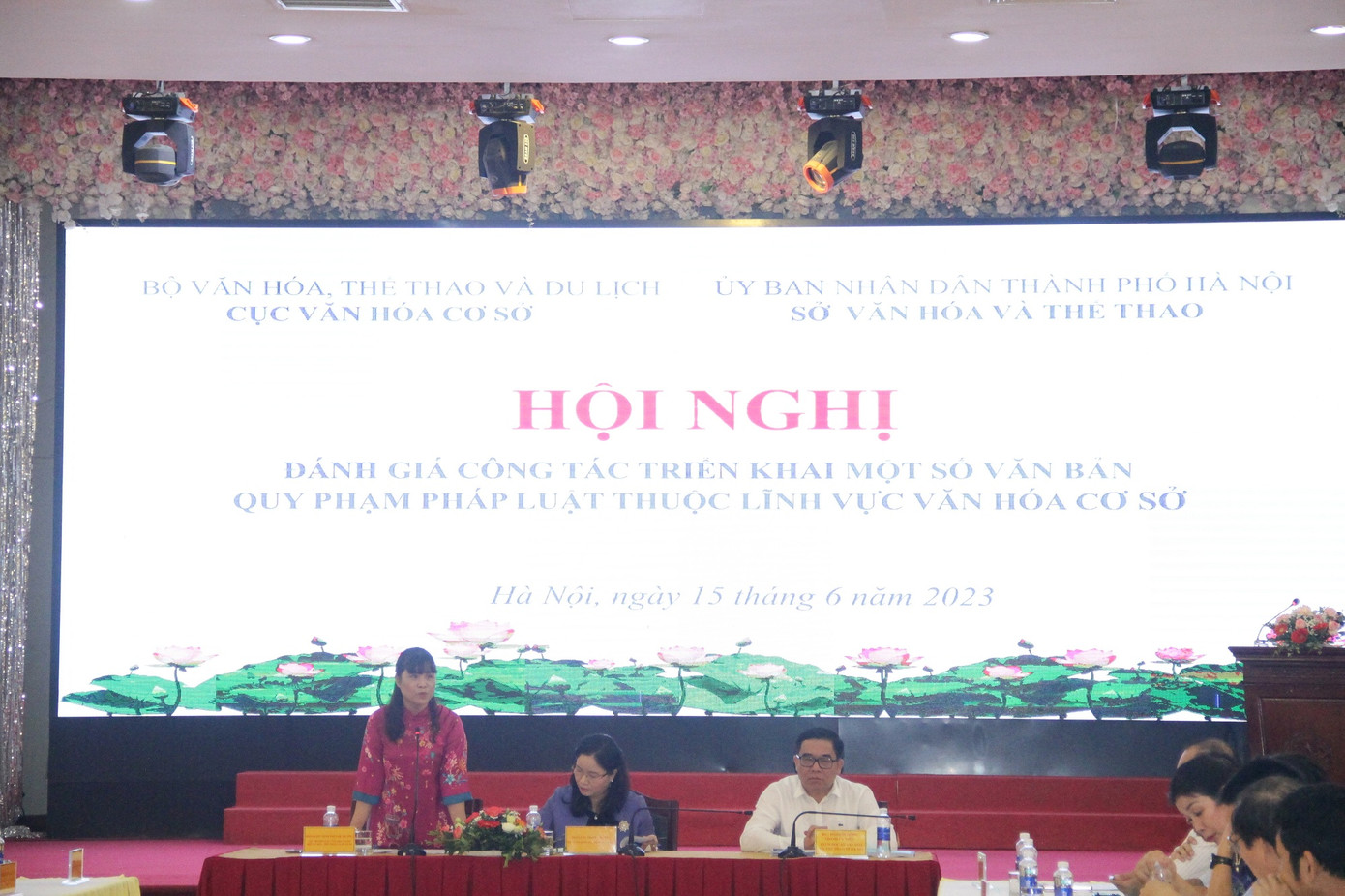 Hội nghị tập trung đánh giá công tác triển khai Nghị định 54 về kinh doanh dịch vụ karaoke, dịch vụ vũ trường và Nghị định số 110 về công tác quản lý và tổ chức lễ hội. Hội nghị tập trung đánh giá công tác triển khai Nghị định 54 về kinh doanh dịch vụ karaoke, dịch vụ vũ trường và Nghị định số 110 về công tác quản lý và tổ chức lễ hội.