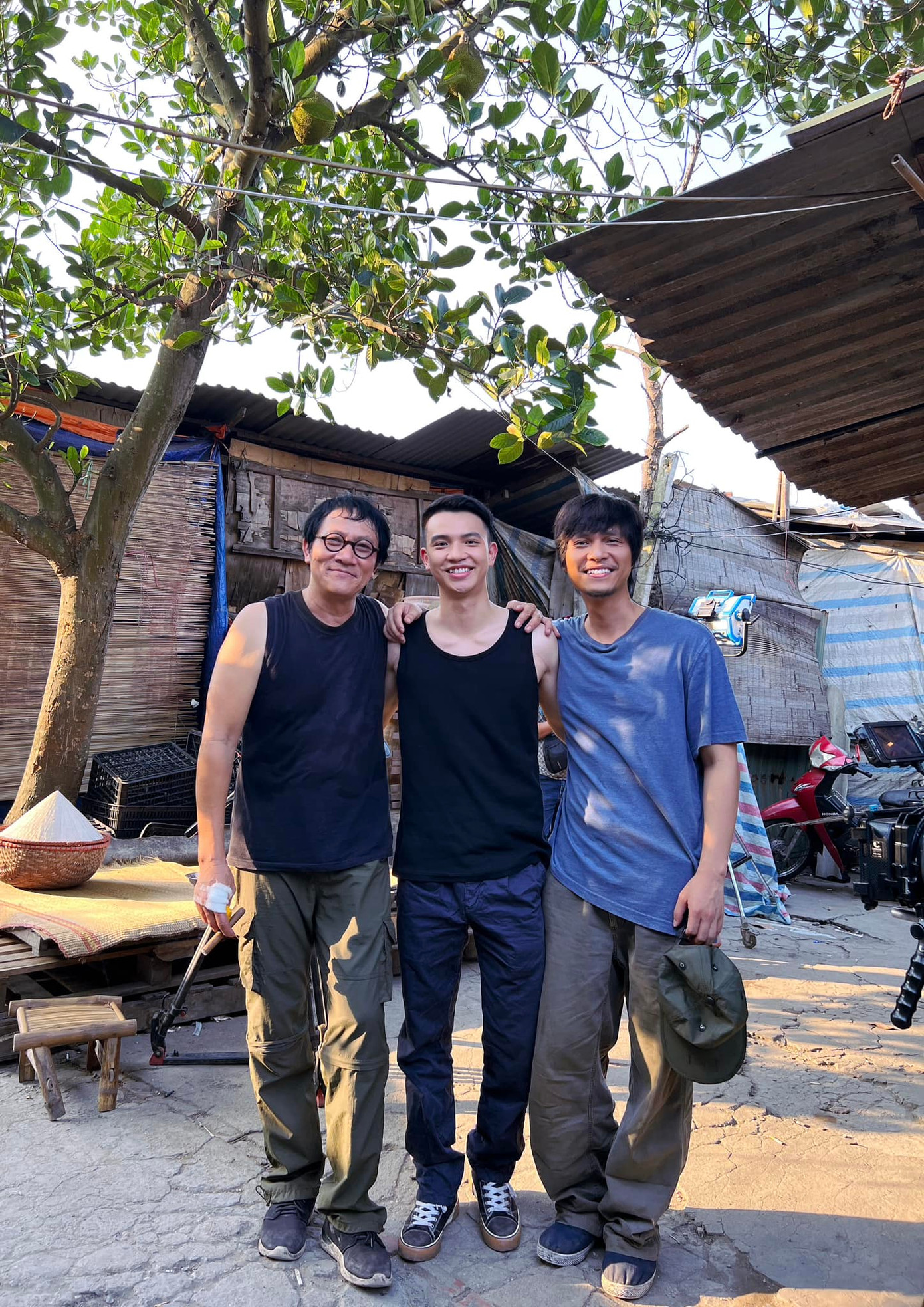 Không chỉ đóng vai bố con trên phim, ngoài đời Việt Hoàng cũng gọi NSƯT Hoàng Hải là bố. Ảnh: NVCC. Không chỉ đóng vai bố con trên phim, ngoài đời Việt Hoàng cũng gọi NSƯT Hoàng Hải là bố. Ảnh: NVCC.