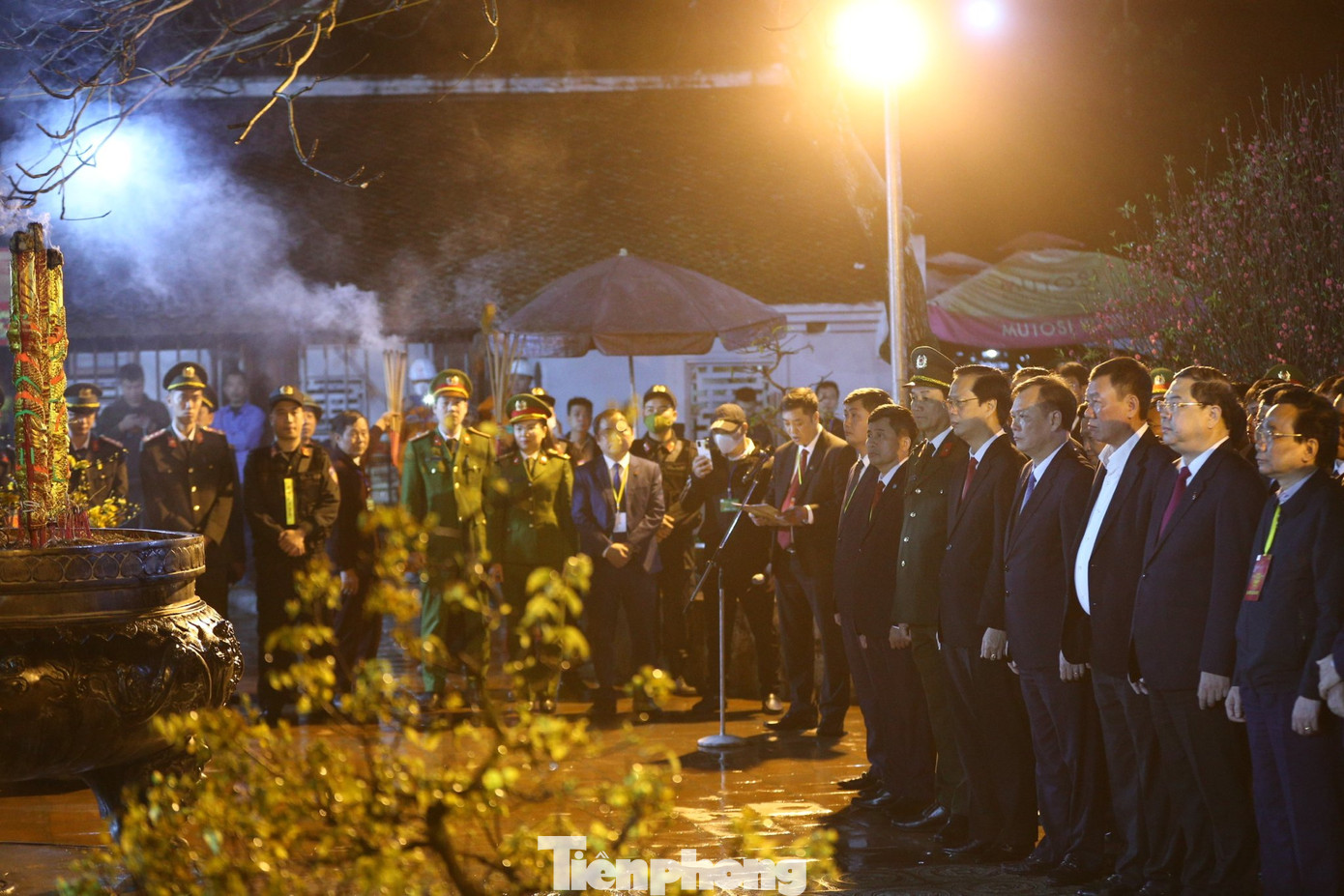 Các đại biểu đến dự lễ Khai ấn đền Trần. Ảnh: TRỌNG TÀI. Các đại biểu đến dự lễ Khai ấn đền Trần. Ảnh: TRỌNG TÀI.