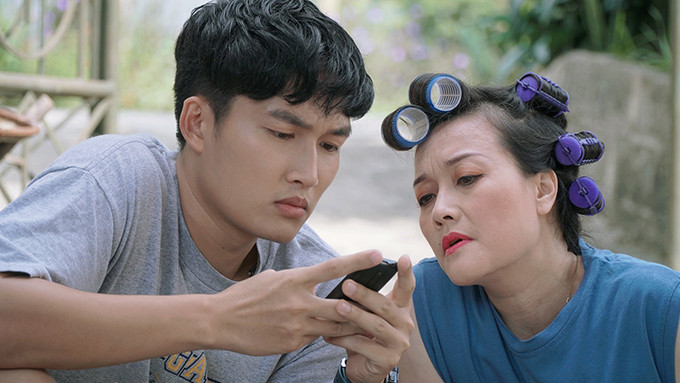 Vai Trí trong Hướng dương ngược nắng do Đình Tú thủ vai ngu ngơ, thiếu chín chắn. Ảnh: CMH.