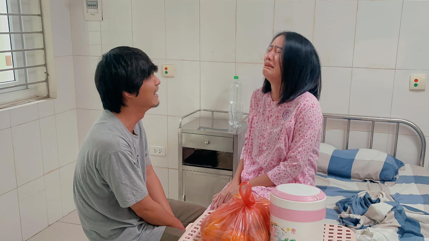 Minh Cúc (vai Bình) và Tô Dũng (vai Điền) luôn cố gắng làm nhân vật của mình trở nên hài hước. Ảnh: NVCC. Minh Cúc (vai Bình) và Tô Dũng (vai Điền) luôn cố gắng làm nhân vật của mình trở nên hài hước. Ảnh: NVCC.