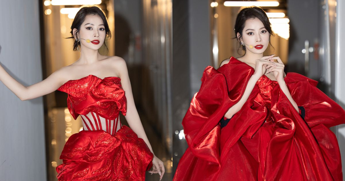 Sân khấu Đóa hoa hồng của Chi Pu thu hút nhiều lượt xem.