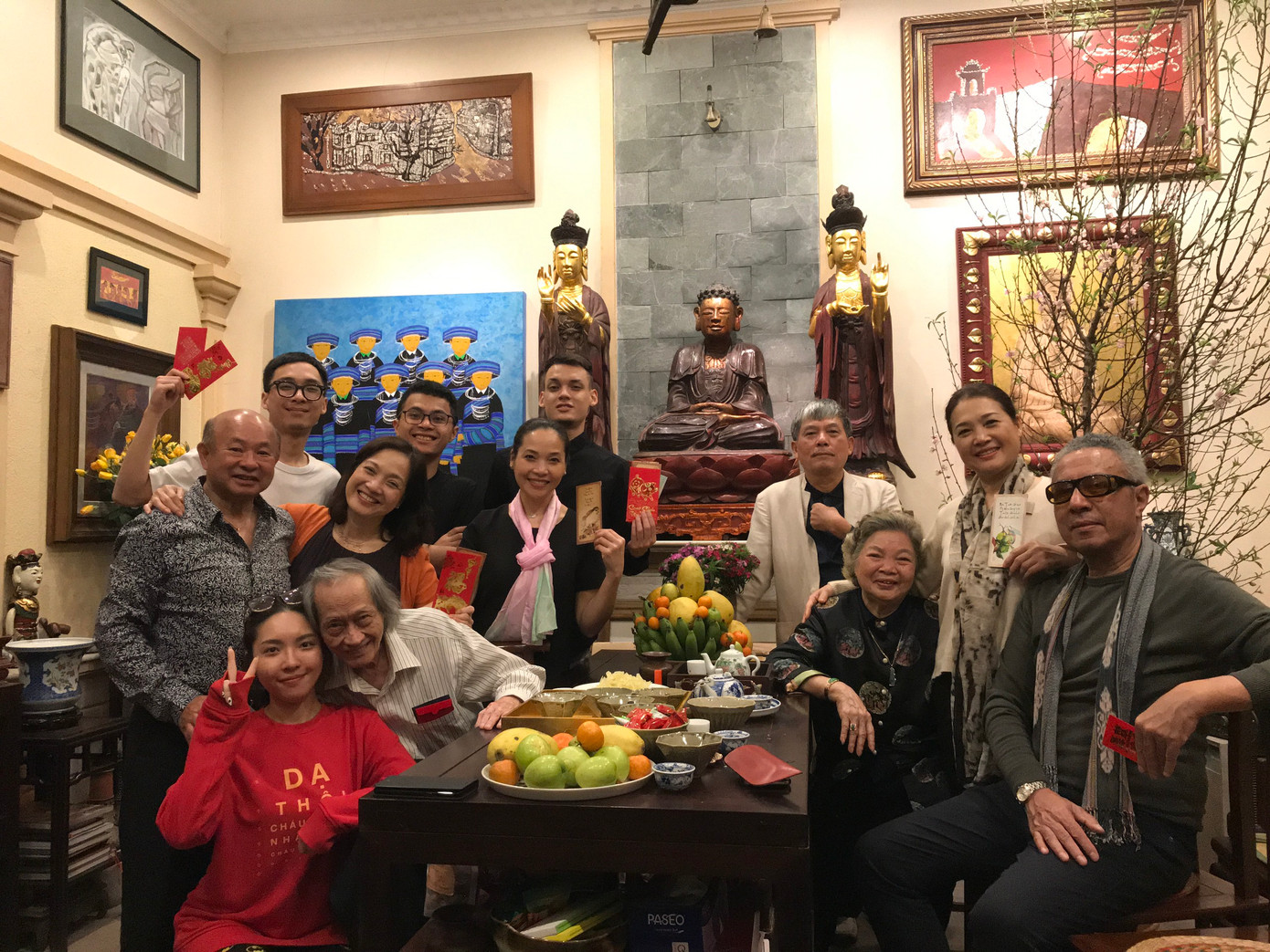 NSND Trần Tiến, NSƯT Lê Mai bên các con, cháu. Ảnh: GĐCC. NSND Trần Tiến, NSƯT Lê Mai bên các con, cháu. Ảnh: GĐCC.