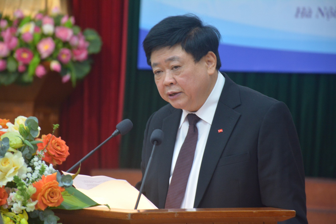 PGS.TS Nguyễn Thế Kỷ, Chủ tịch Hội đồng Lý luận, phê bình văn học, nghệ thuật T.Ư phát biểu tại hội thảo.