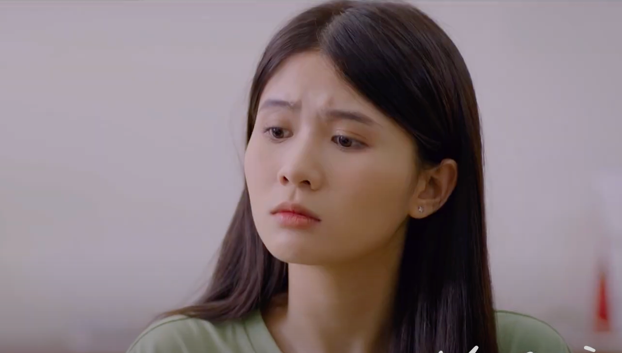 Ngọc (Quỳnh Trang) đáp trả lời của Diệu Anh (Hàn Trang). Ảnh: CMH. Ngọc (Quỳnh Trang) đáp trả lời của Diệu Anh (Hàn Trang). Ảnh: CMH.