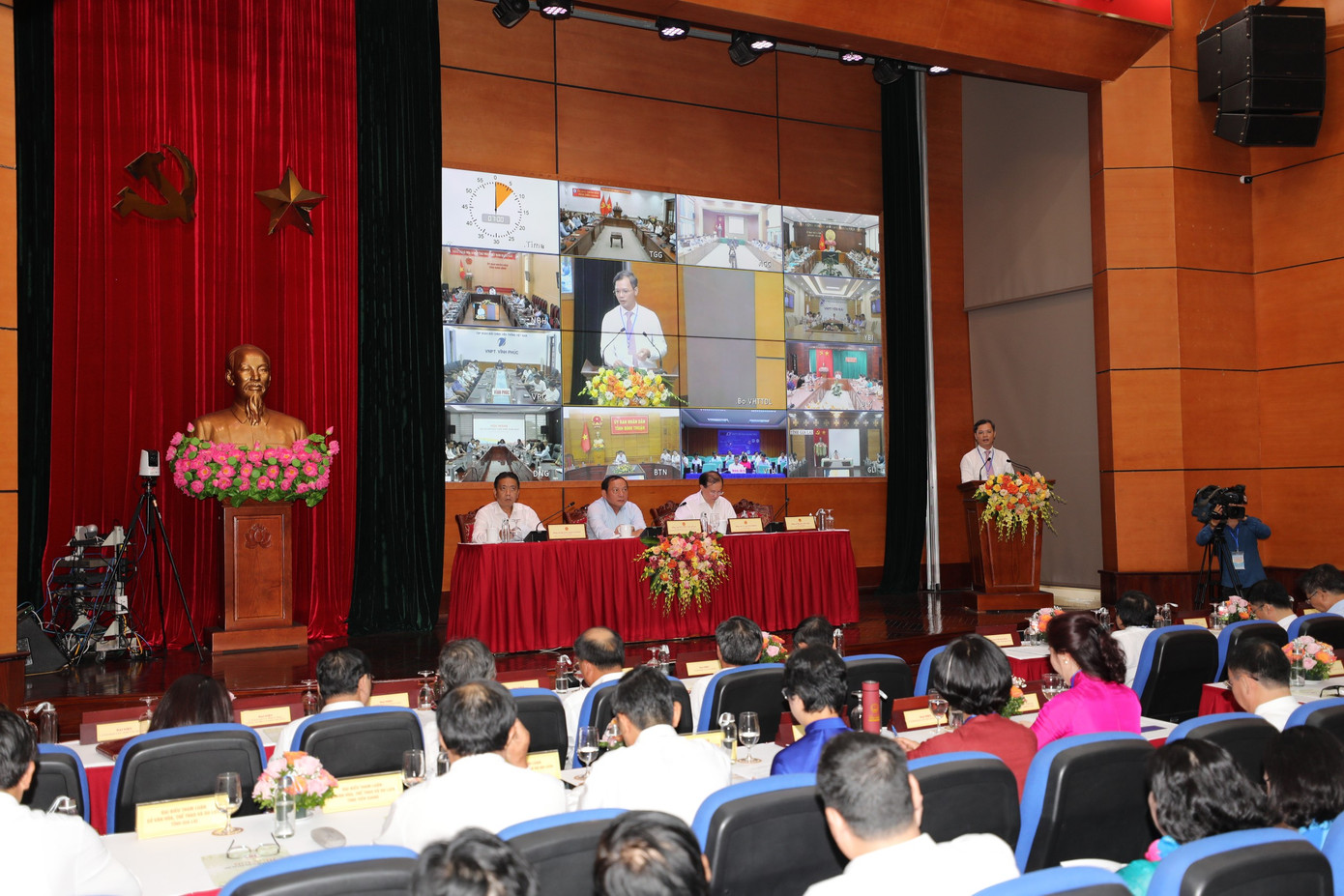 Đông đảo cán bộ làm công tác VHTTDL và gia đình dự Hội nghị Cán bộ văn hóa toàn quốc.