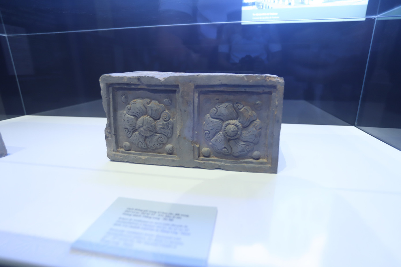 Những hiện vật minh chứng cho sự tương đồng của di sản Hoàng thành Thăng Long và thành phố Toulouse của Pháp. Ảnh: Minh An. Những hiện vật minh chứng cho sự tương đồng của di sản Hoàng thành Thăng Long và thành phố Toulouse của Pháp. Ảnh: Minh An.