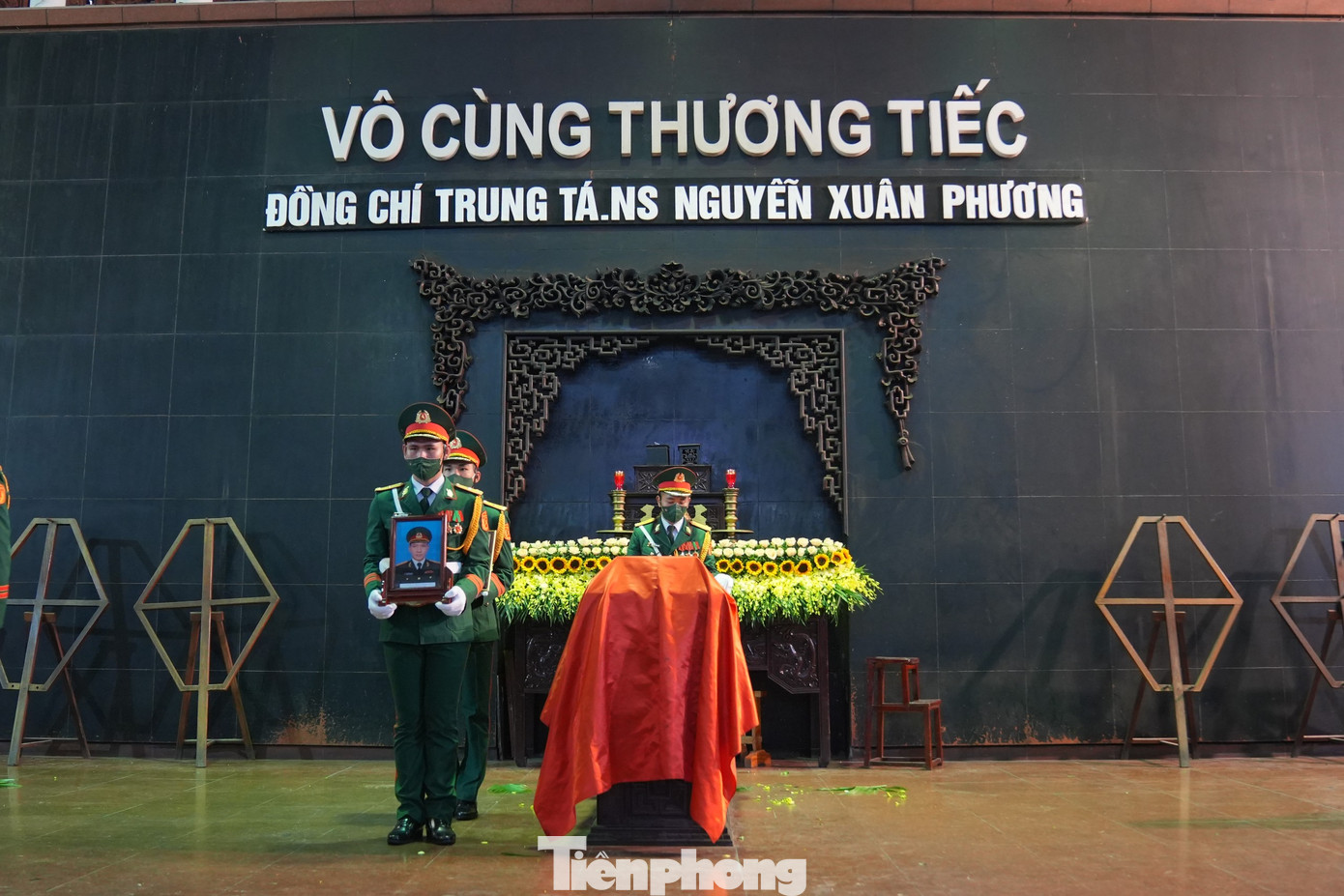 Lễ truy điệu và đưa tang vào hồi 12h30 cùng ngày. Ca khúc Mong ước kỷ niệm xưa vang lên tiễn đưa nam nhạc sĩ về nơi an nghỉ cuối cùng.